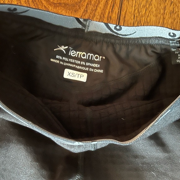 Never worn black Terramar ski under layer. Size XS - Picture 4 of 4